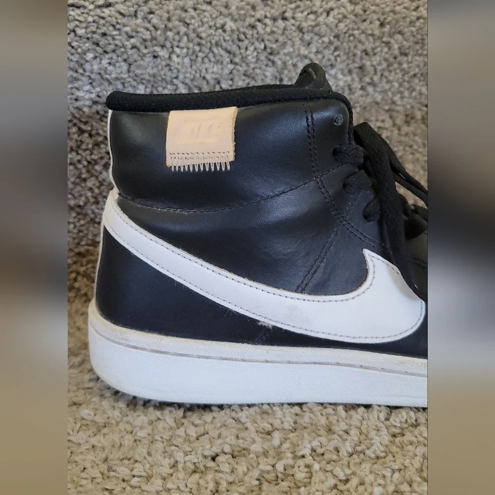 Nike Court Royale 2 Mid sneakers in black and white. Size 7